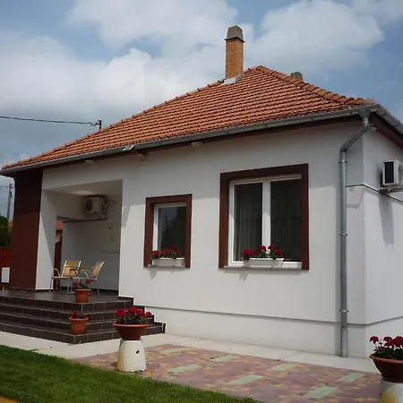 Morafeszek Vendeghaz Guest house Morahalom