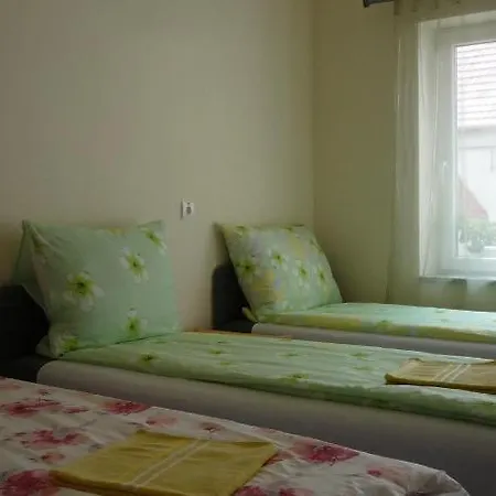 Morafeszek Vendeghaz Guest house *