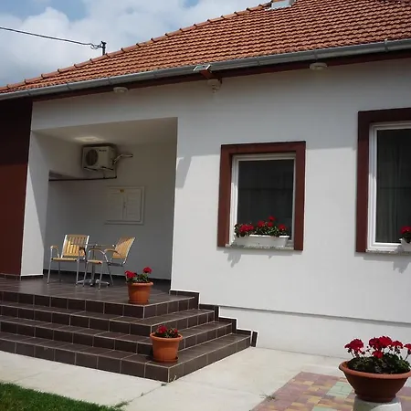 Morafeszek Vendeghaz 3*