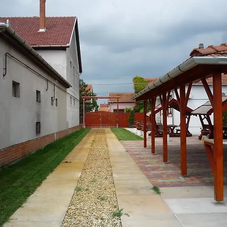 Guest house Morafeszek Vendeghaz *