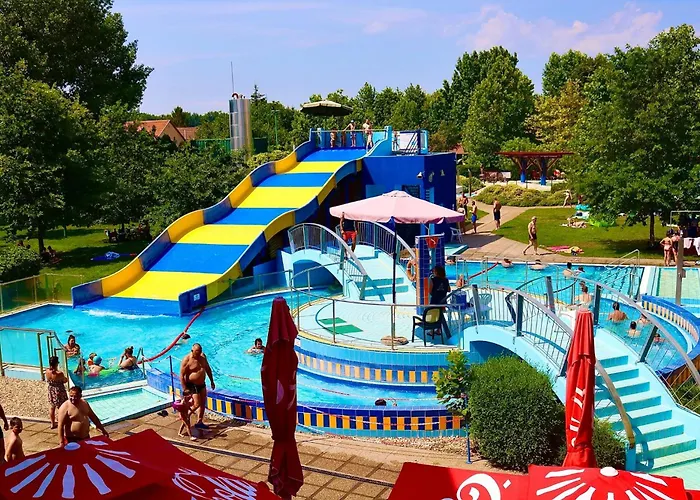 Mórafészek 3*