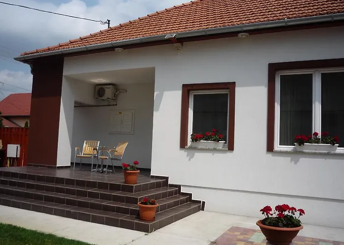 Mórafészek 3*